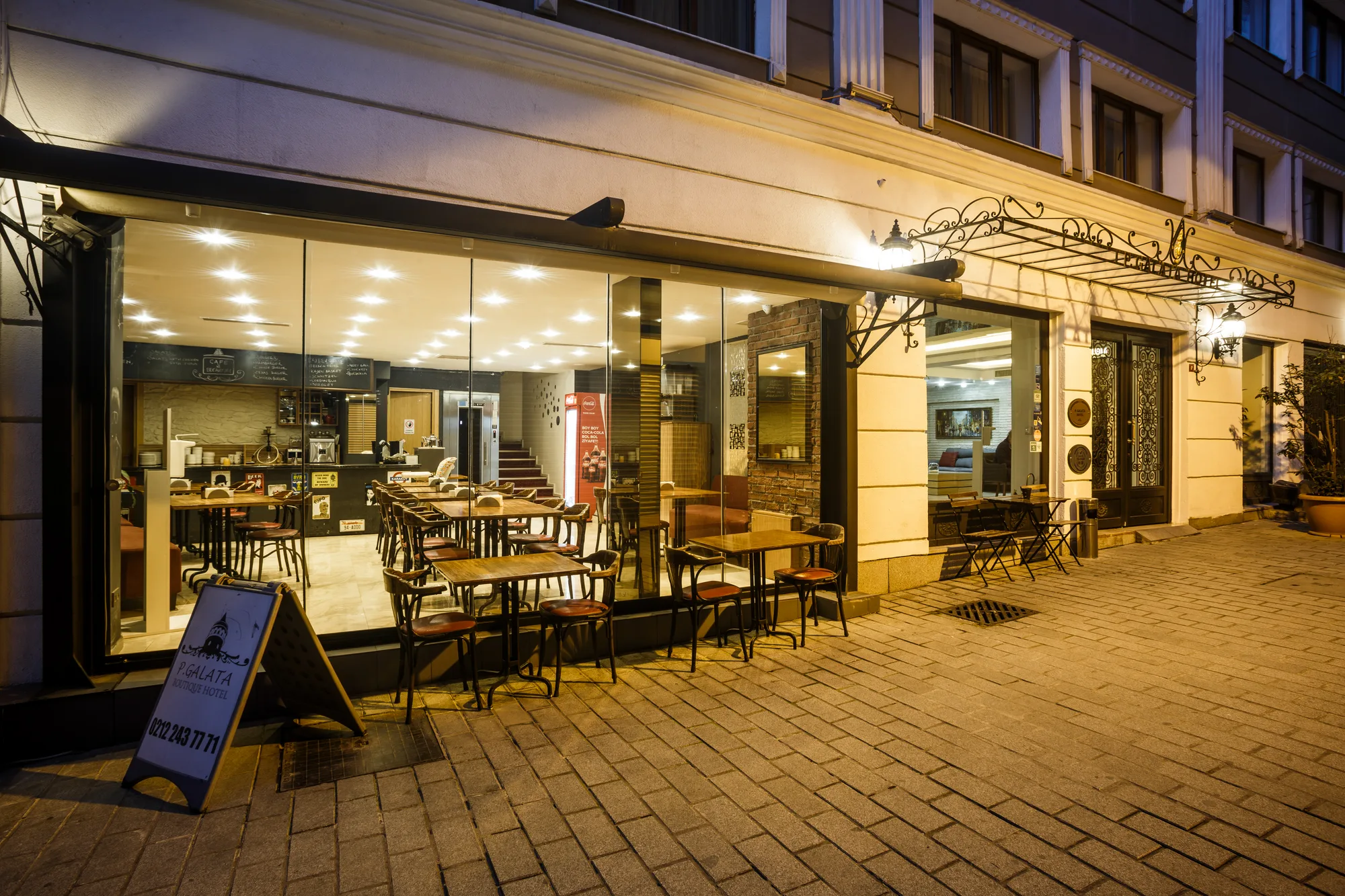 P. Galata Boutique Hotel girişi
